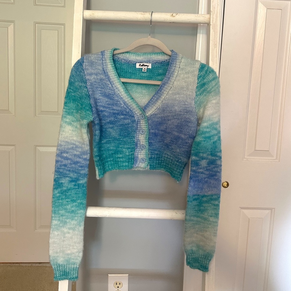 Cropped blue cardigan